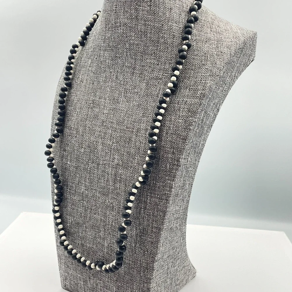 Vintage 90s Y2K Black White Matte Bead Necklace Boho Women's Classic Jewelry